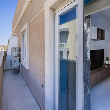 Holiday House *